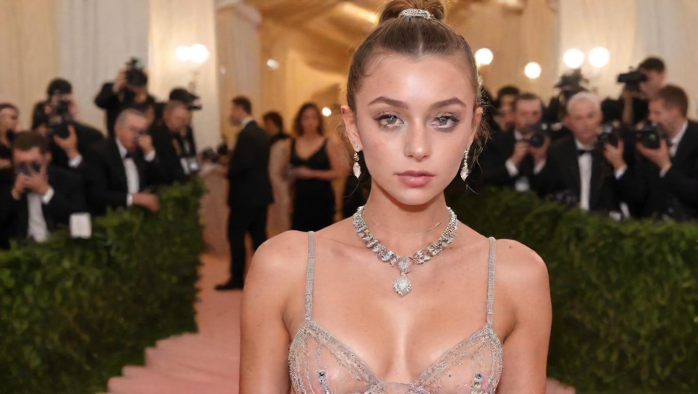 Met Gala'da Tarihi Bir Ziyaret: Emma Chamberlain ve Gizemli Gerdanlık